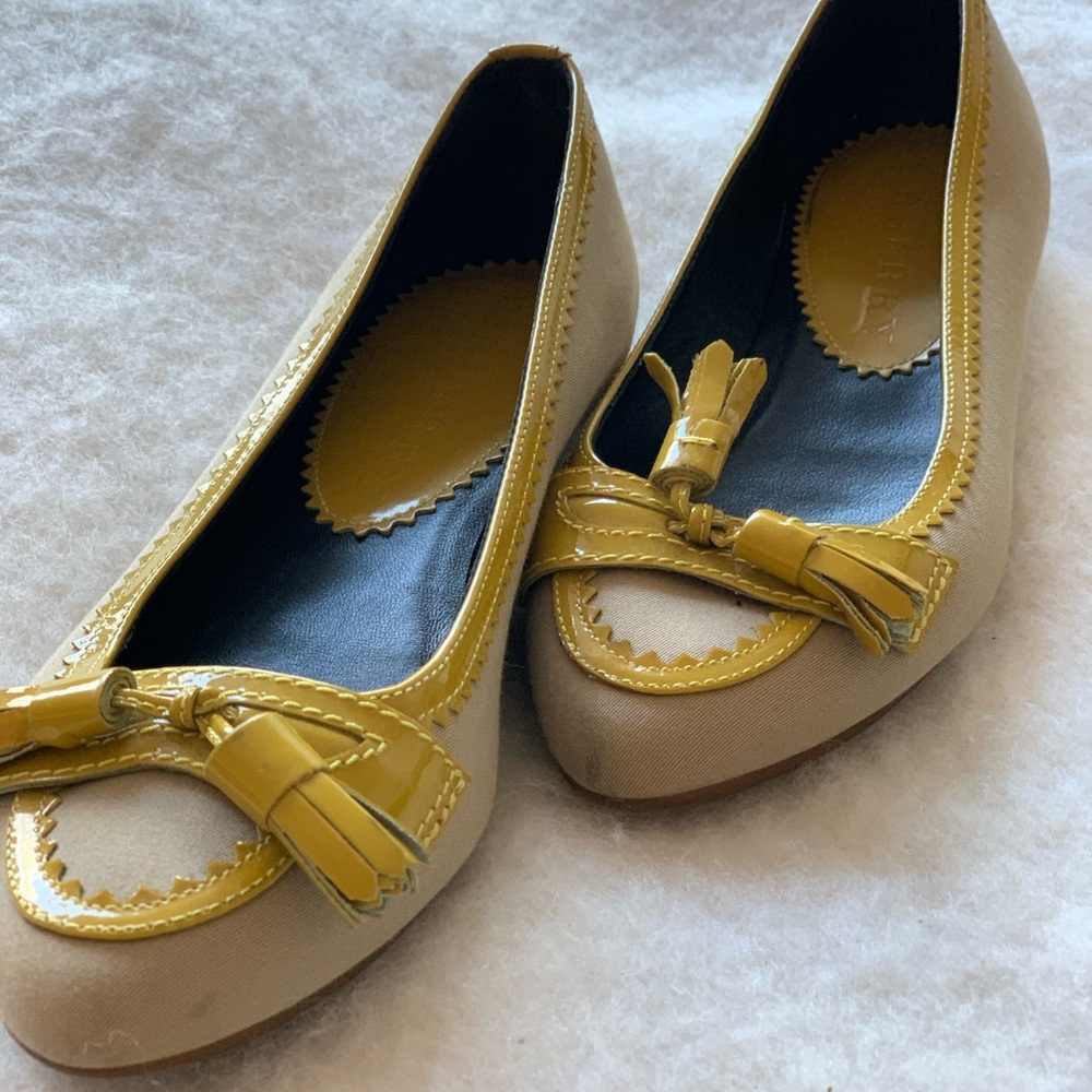 Burberry pointy flats